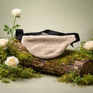 EUC
Primark Sherpa Fanny Pack OS. cream or off-white color.